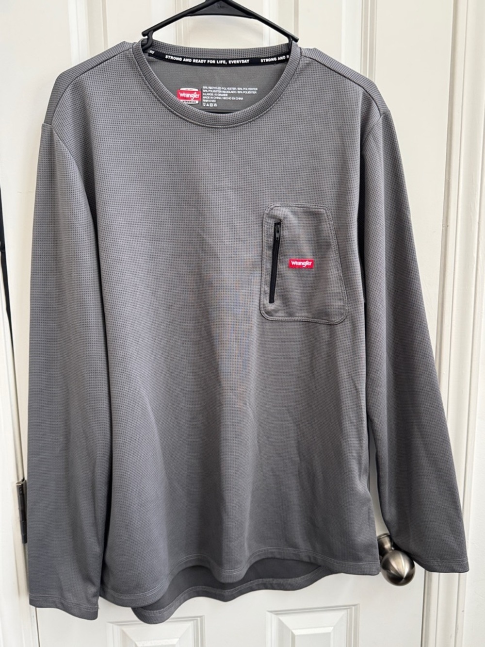 Wrangler Men’s Long-Sleeve Crew with Zip Pocket in Gray